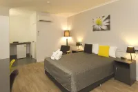 Glenmore Palms Motel