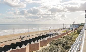 Cosy Coastal Holiday Let