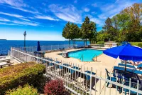 Westwood Shores Waterfront Resort - Beach