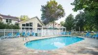 Somerset Inn & Suites - Pools