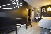Hotel Apartamentos Rock Star Hotels in San Ciprian de Vinas