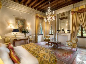 Villa Franceschi Hotel & Resort
