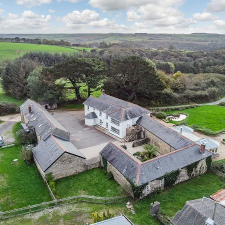 Tregoninny Vineyard and Woodland Farmhouse