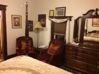 Spurs n Lace Bed & Breakfast Inn