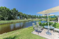 B&B de Wiekeborg Hotels in Zuidbroek