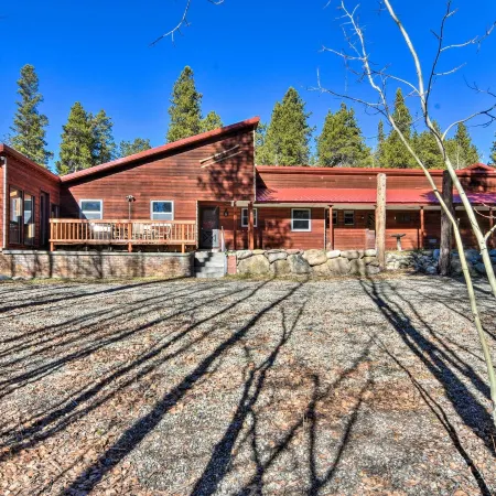 Charming Leadville Retreat w/ Private Hot Tub