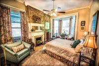 Inn at St James Court Hotels in Shively