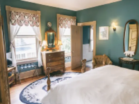 Hummingbird Inn Hotels in Easton