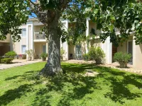 Hôtel le Mas des Ponts d'Arles Hotels in Fourques