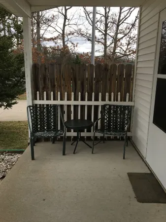 Scully's Manistee Outpost Motel