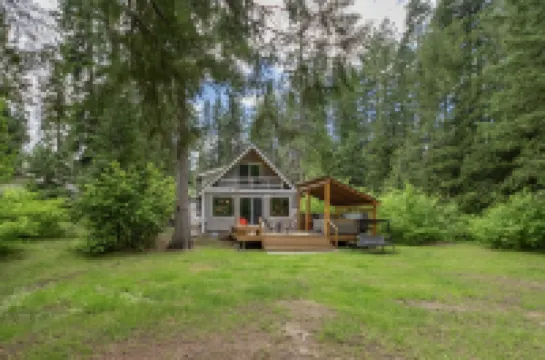 Chiwawa River Chalet 3 Bedroom Home by NW Comfy Cabins by RedAwning