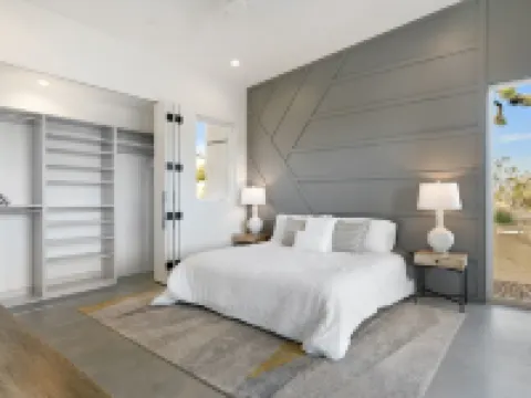 Desert Ridge - Hot Tub, Fire Pit, BBQ, Out Door Shower & Incredi 2 Bedroom Home by RedAwning 絲蘭谷酒店