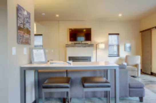 Urban Roundabout 2 Bedroom Home by Redawning