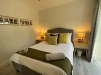 The Observatory Annexe Hotels near Swan Shopping Centre