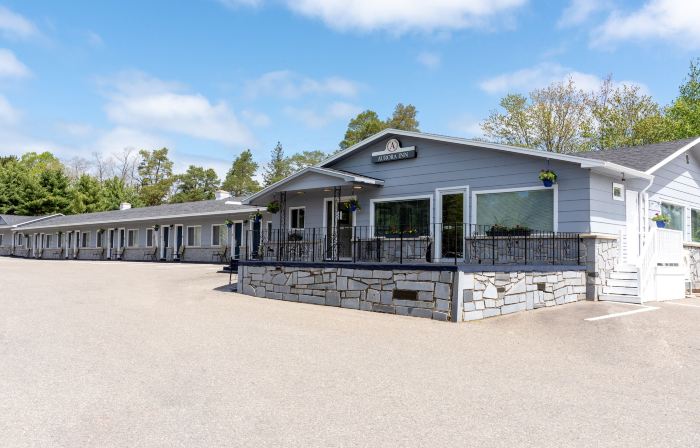 Aurora Inn