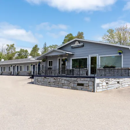Aurora Inn