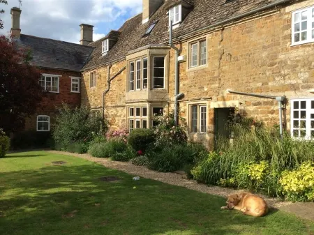 Castle Farm House B&B Отели в г. Корби