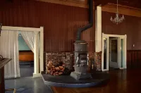 Hotel Niles Hotels in Alturas