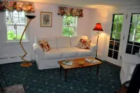 Stone Throw Cottage Hotels in Bar Harbor
