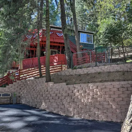 1 Mi to Lake Gregory Boho Crestline Cabin