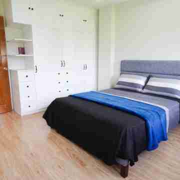 Luxurious Double Deluxe with WIFI near SM Lucena Rooms