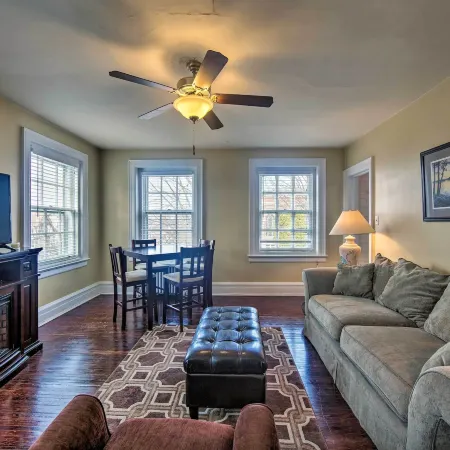Reading Apt, Walk to Shops, Dining and City Park!