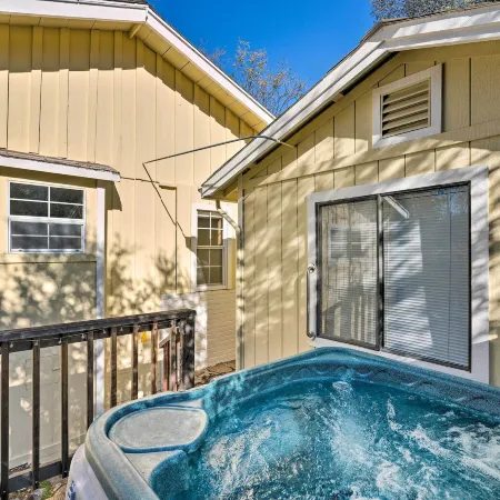 River Pines Wine Country Escape w/ Hot Tub!