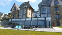 克莫飯店 Parc des Sculptures Christian Gad附近的飯店