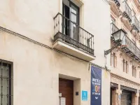Joy Setas Coworking Hotels near Old Town