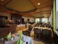 Hotel-Restaurant &  Gästehaus Löwen فنادق في Bad uberkingen