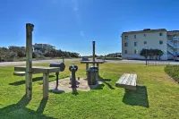 Emerald Isle Resort-Style Condo Walk to Beaches! - 3 tähden