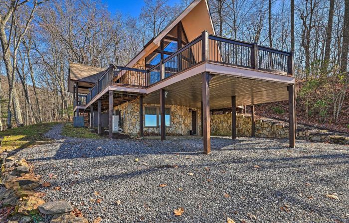 Spacious Franklin Cabin w/ Mountain Views!