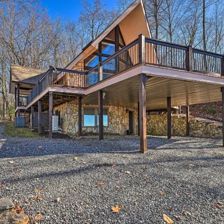 Spacious Franklin Cabin w/ Mountain Views!