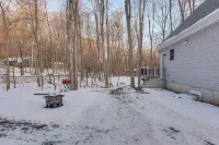 Pocono Lake Home with Community Perks Hike and Ski!