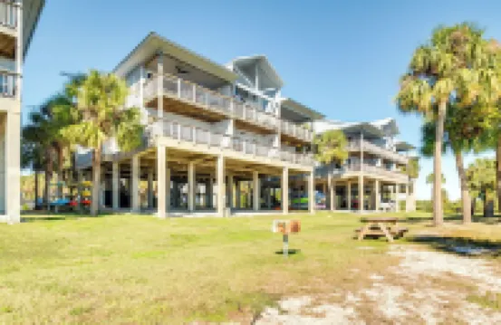 Cedar Key Condo w/ Balcony & Gulf Views!