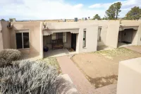 Cozy Southwest Style Santa Fe Condo! - Spa