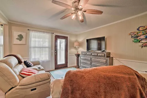 Rockport Bayfront Studio w/ Patio: 'Casa Familia' - Beach