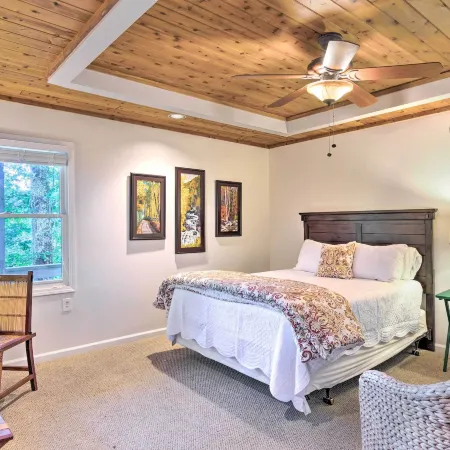 Highlands Home w/ Fireplace, Views, & Trails!