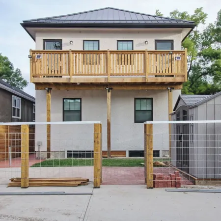 Calming 1Bedroom Units with Balcony and City View