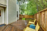 Modern Woodlands Townhome w/ Spacious Yard & Patio - 3 étoiles