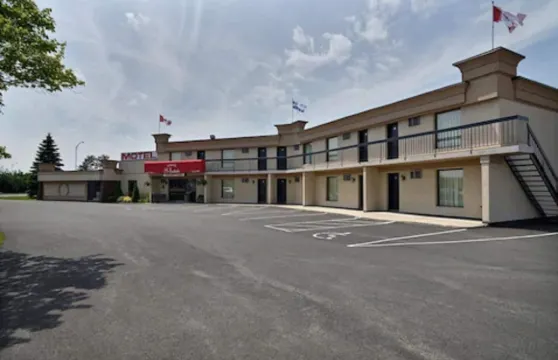 館聖尤斯塔奇汽車旅