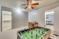 4 Mi to Museums: Roswell Getaway w/ Game Room! - 3-Star