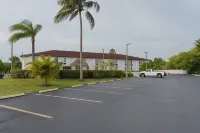 Belmont Inn & Suites - parking