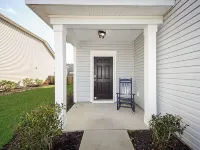 Spacious, charming 2-Story Retreat in Beautiful Summerville – Sleeps 8+