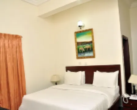 Helena Haven Hotels のホテル