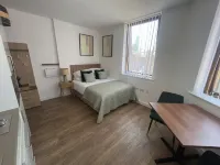 Central 1-Bed Studio Sleeps 2 with City Views -  Ferienwohnungen