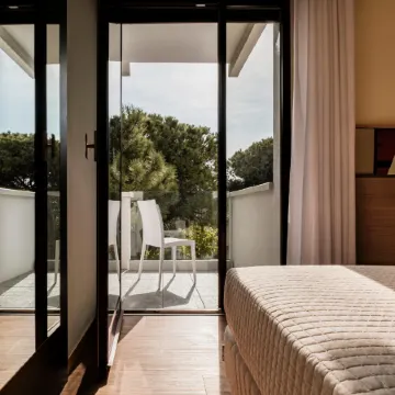 Hotel Augustus Отели рядом с достопримечательностью «Mojito Beach Riccione»
