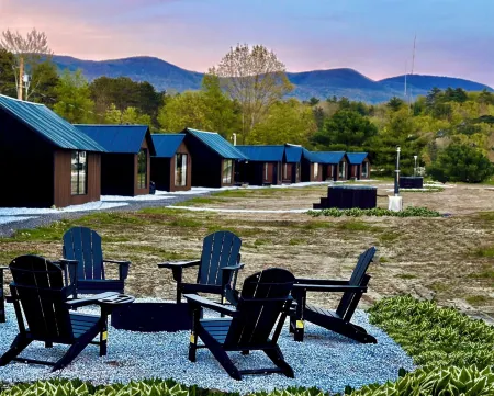 Emrose Luxury Cabins Отели в г. Брандон