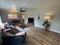 Charming 2-bedroom house in Warner Robins with WiFi and AC