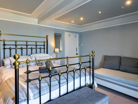 Kelvin House Отели в г. Торпойнт